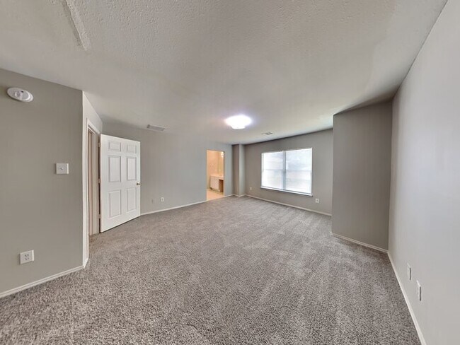 Building Photo - Welcome Home!!