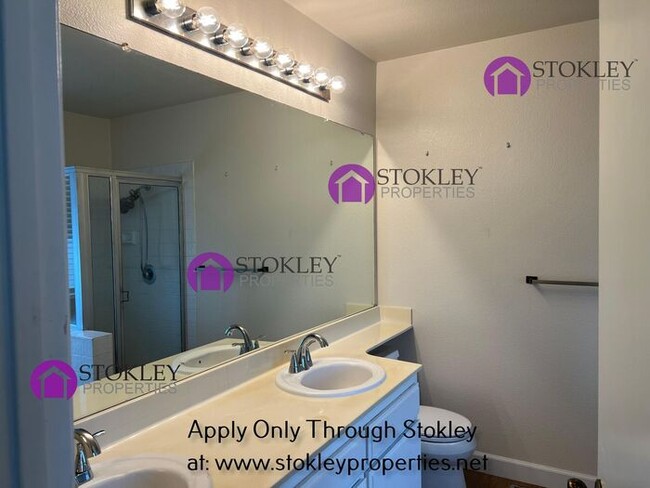 Building Photo - 3840 Rockford Dr