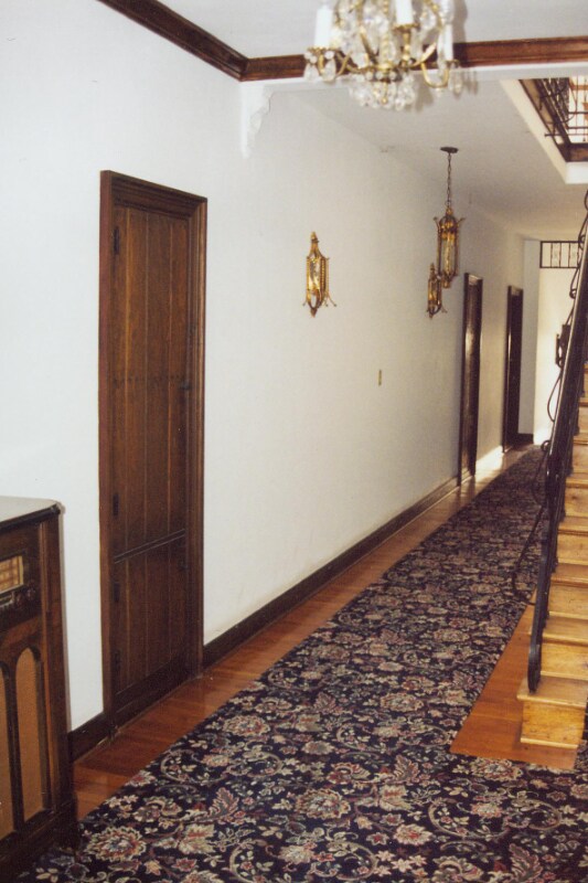 Building Photo - 414 N Sycamore Ave