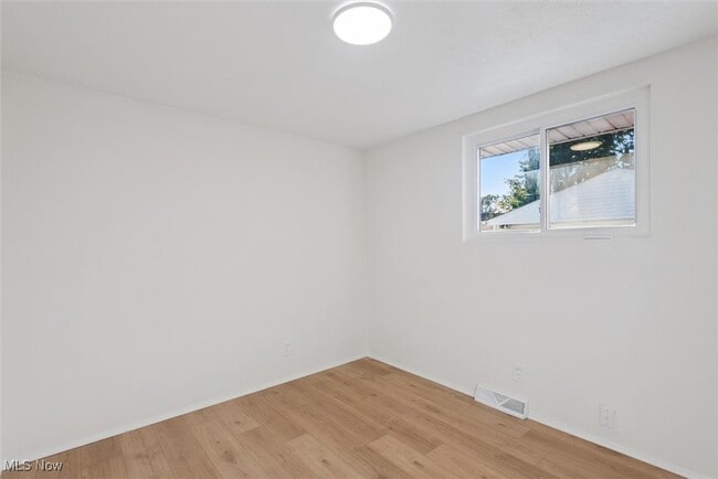 Building Photo - 6470 Sandfield Dr