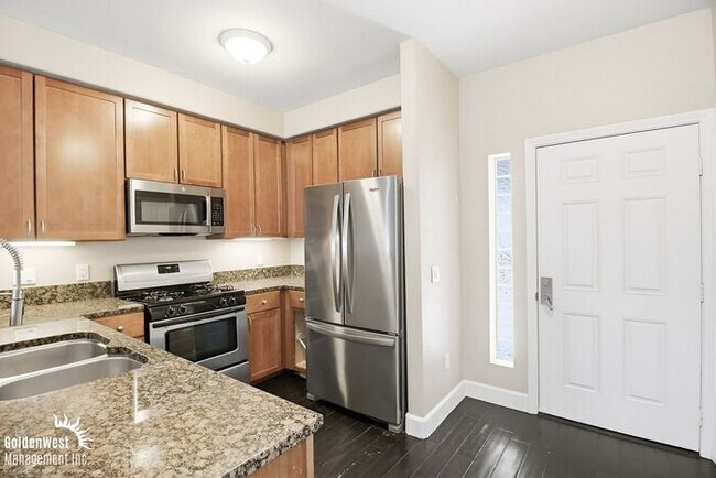 Building Photo - Modern 2Bdm 2Ba Condo in the Heart of Bank...