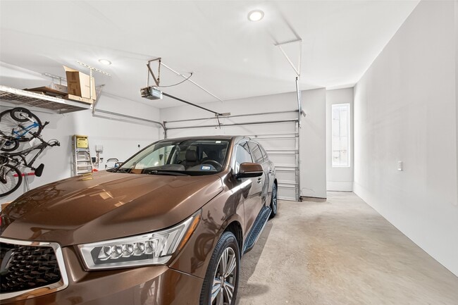 Building Photo - 6638 Albany Forest Ct