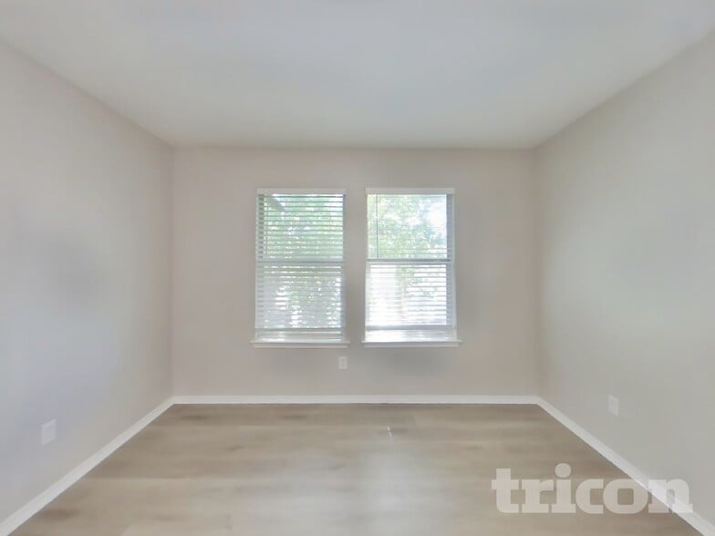 Building Photo - 220 Flatwood Dr