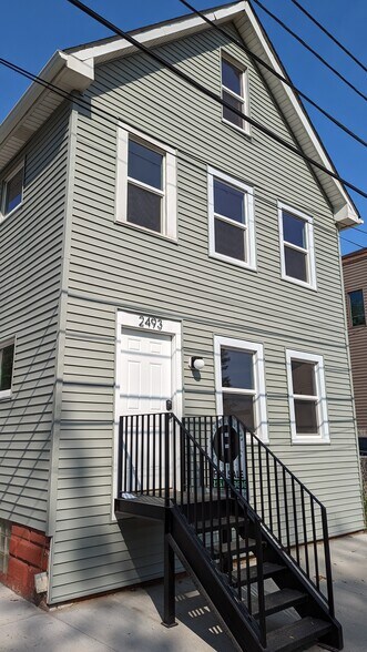 Building Photo - 2493 Thurman Ave