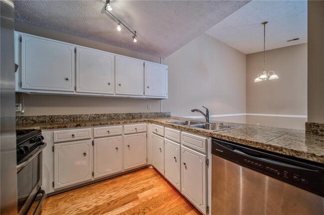 Building Photo - 215 Arbor Wy