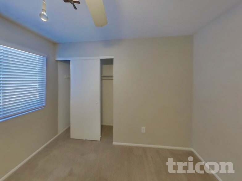 Building Photo - 10446 W Orange Dr