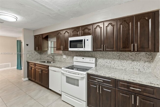Building Photo - 5081 SW 95th Ave