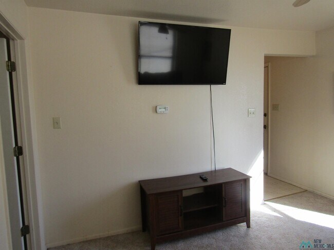 Building Photo - 4143 2 W Main St