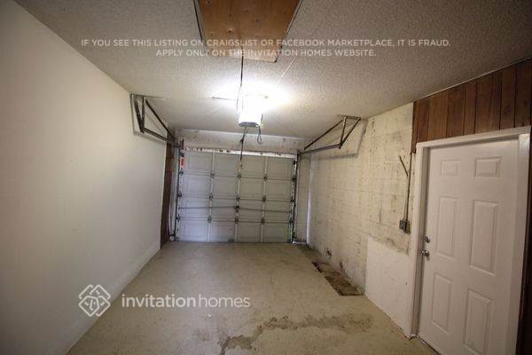 Building Photo - 6630 NW 24th Ct