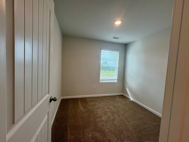 Building Photo - 5252 Magnolia Pl