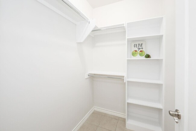 Building Photo - 1511 Don Camilo Blvd