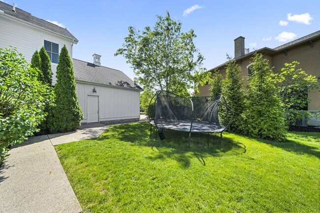 Building Photo - 10420 Pagoda Way