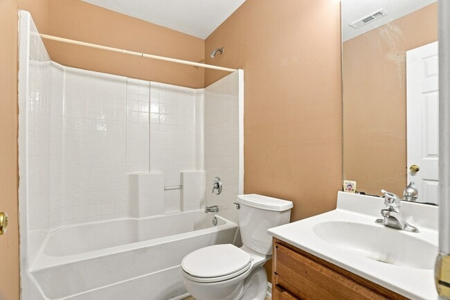 Building Photo - 926 Oakshire Cir