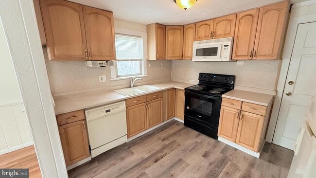 Building Photo - 470 Connecticut Ave