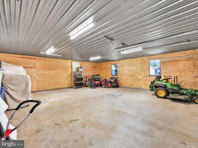 Building Photo - 120 Duquesne Dr