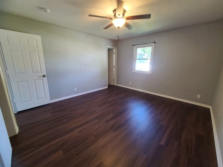 Building Photo - 411 4th Ave