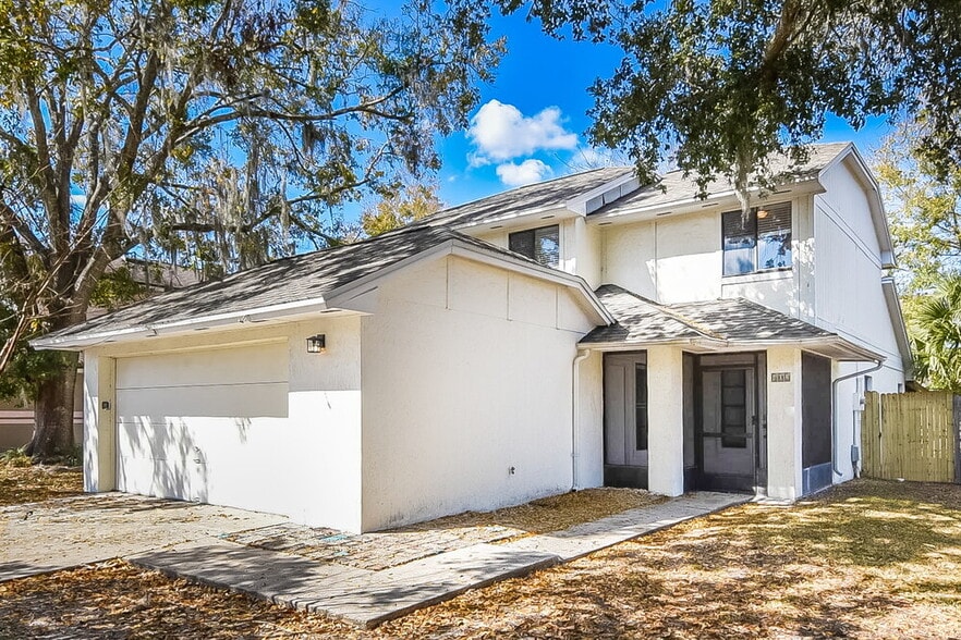 Building Photo - 402 E Springtree Way