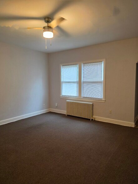 Building Photo - 560 Lebaum St SE