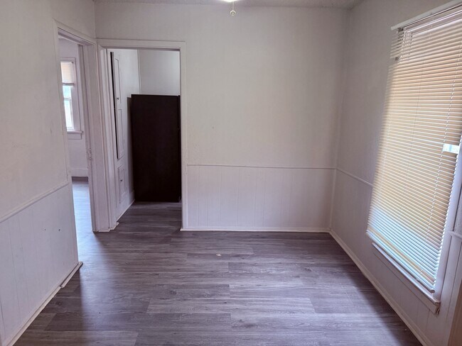 Building Photo - 1709 47th St