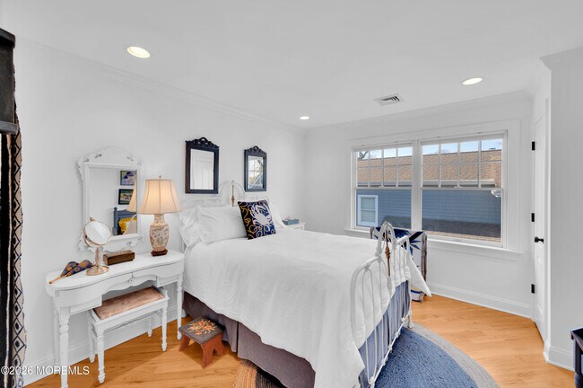 Building Photo - 619 Beacon Blvd