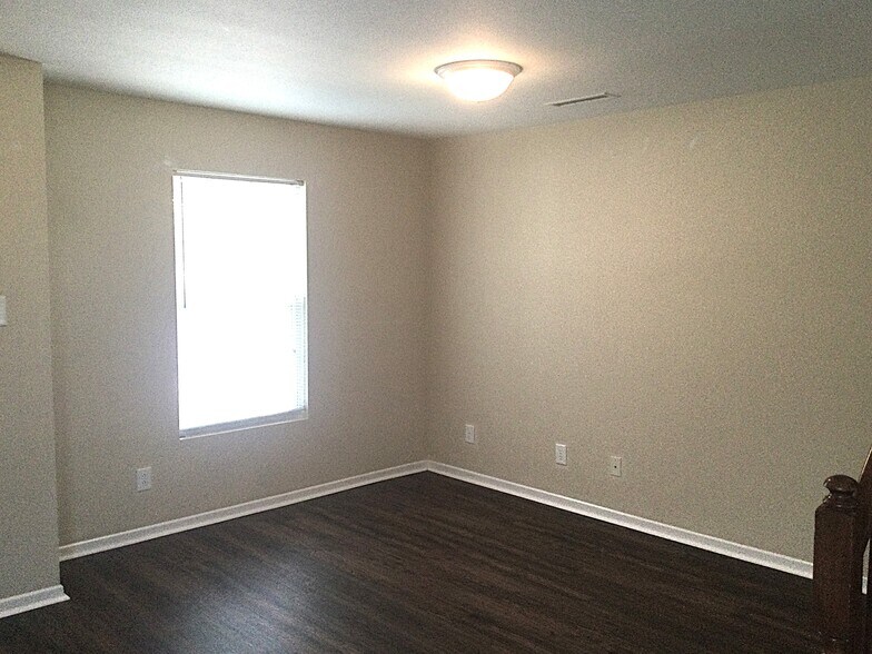 Building Photo - 3244 Underwood Dr