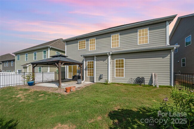 Building Photo - 1361 Rainier Dr