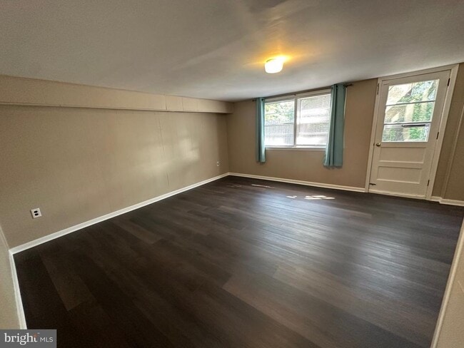 Building Photo - 3233 Comly Pl