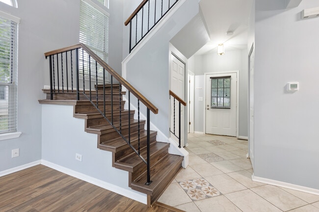 Building Photo - 1175 Regency Dr