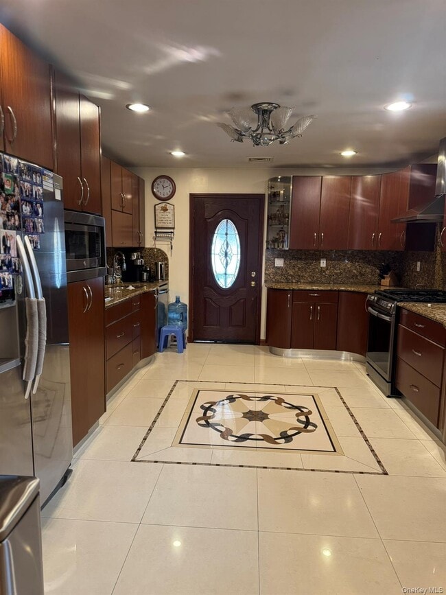 Building Photo - 109-04 Myrtle Ave