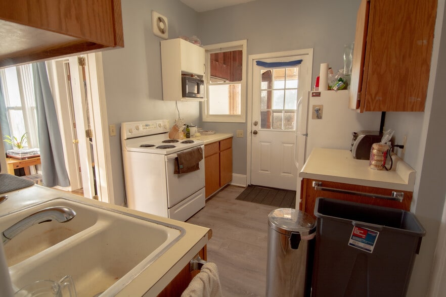 Kitchen - 1100 15th Ave SE