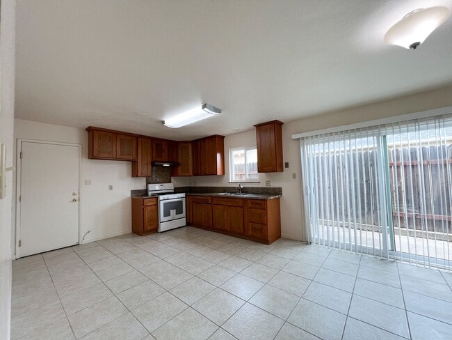 Building Photo - 4 Bedroom, 2 Bath Single Story Corner Lot Home in Rancho Cordova