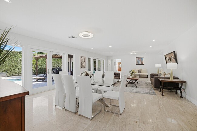 Building Photo - 2519 Barcelona Dr