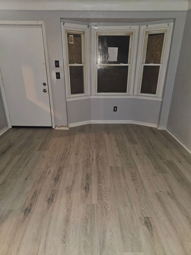 Building Photo - 3 Bedroom 1 Bath Ranch