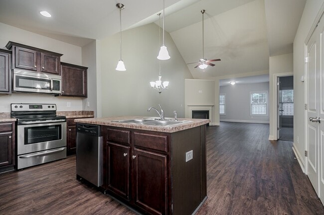 Building Photo - 950 Erika Ln