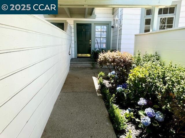 Building Photo - 1675 El Nido Ct