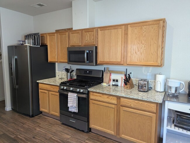 Building Photo - COMING SOON in August! Furnished Townhome in Boulder Pointe with All Utilities included - 3 bedro...