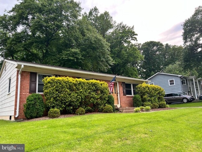 Building Photo - 4511 Eastlawn Ave