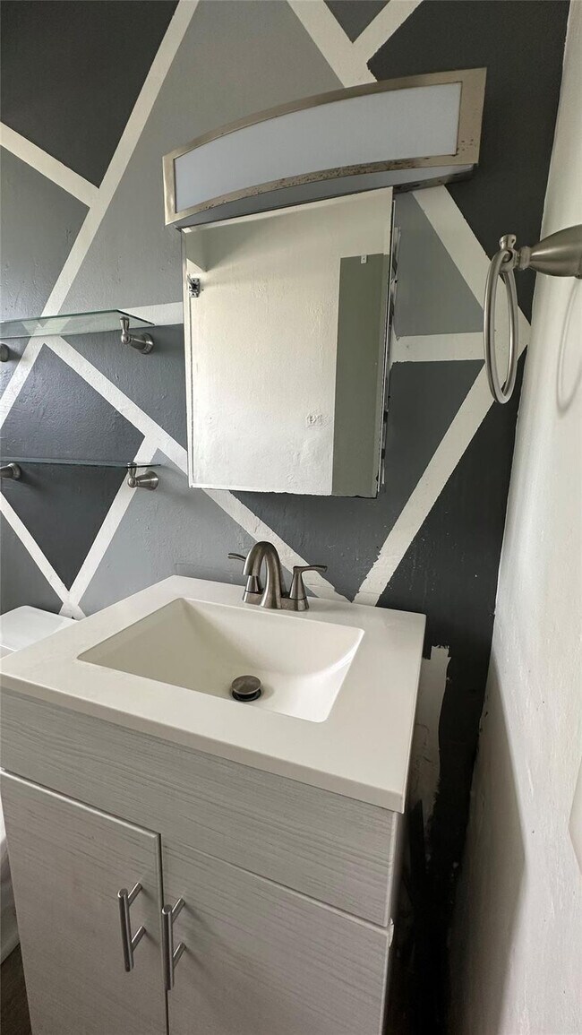 Building Photo - 4163 SW 67th Ave