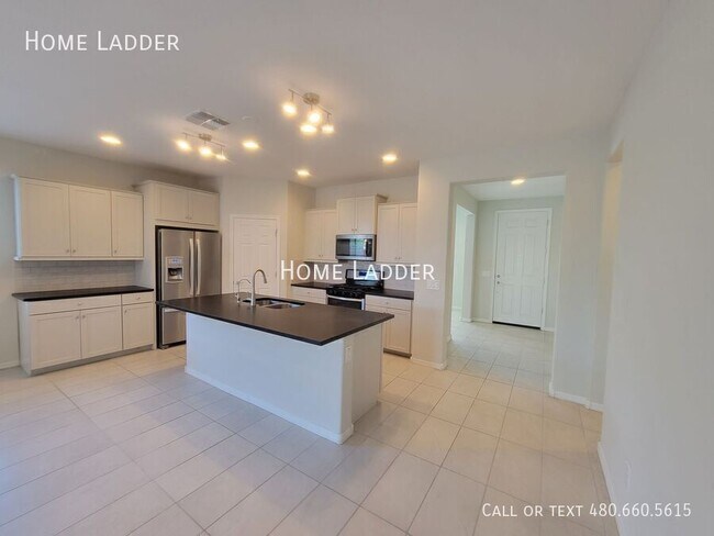 Building Photo - 25932 W Quail Ave