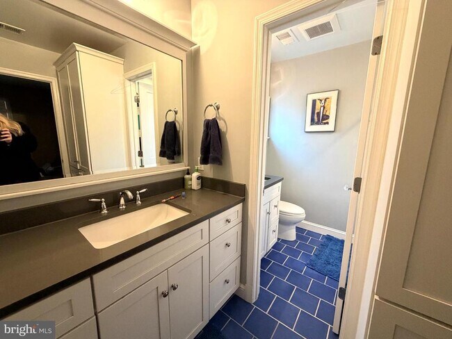 Building Photo - 4318 Lynbrook Dr