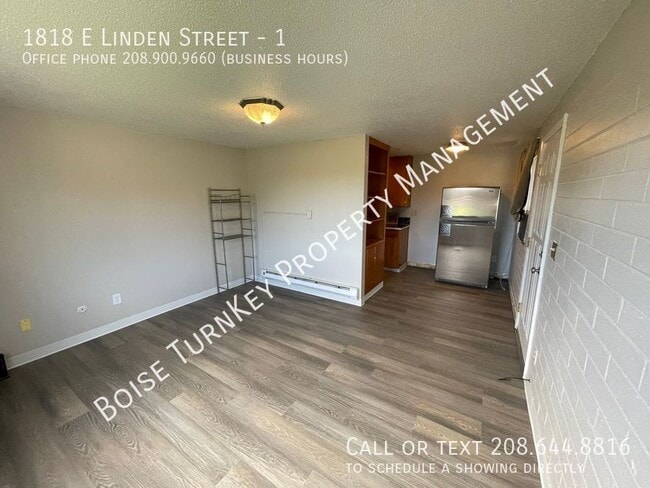 Building Photo - 1818 E Linden St