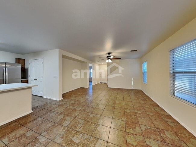 Building Photo - 1033 S Deerfield Ln