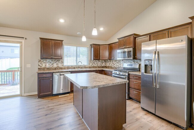 Building Photo - Elkhorn 3 Bedroom!!