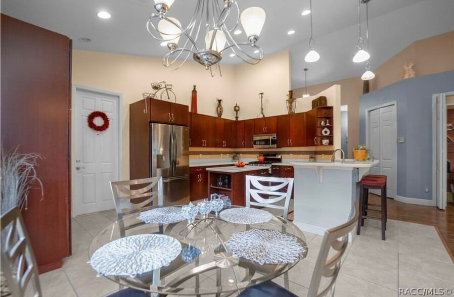 Building Photo - 1733 W Caroline Path