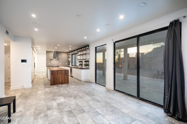 Building Photo - 1029 Calle Parque Dr