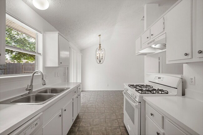 Building Photo - 20614 Park Row Blvd