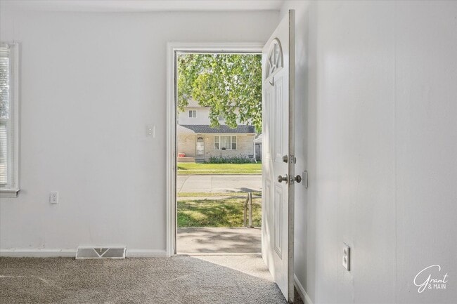 Building Photo - 3 Bedroom Ranch in Eastpointe! - $1,200