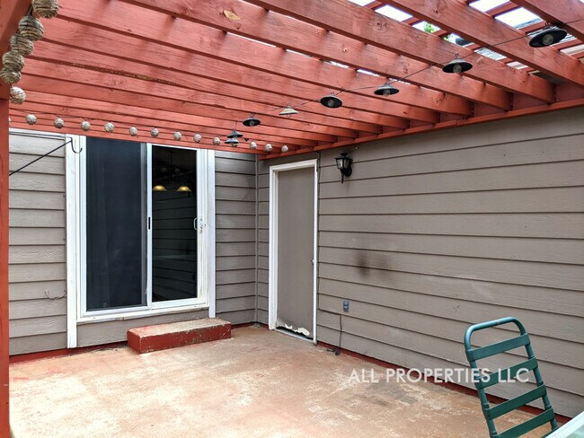 Building Photo - 10467 Robb Dr