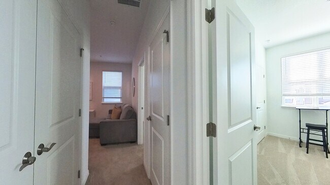 Building Photo - 554 Orient Ave