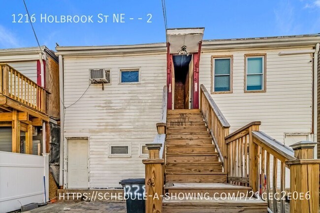 Building Photo - Renovated Apartment steps away from H St